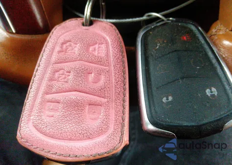 2015 Cadillac Escalade Platinum z USA, uszkodzony, nr VIN 1GYS4PKJ9FR745825